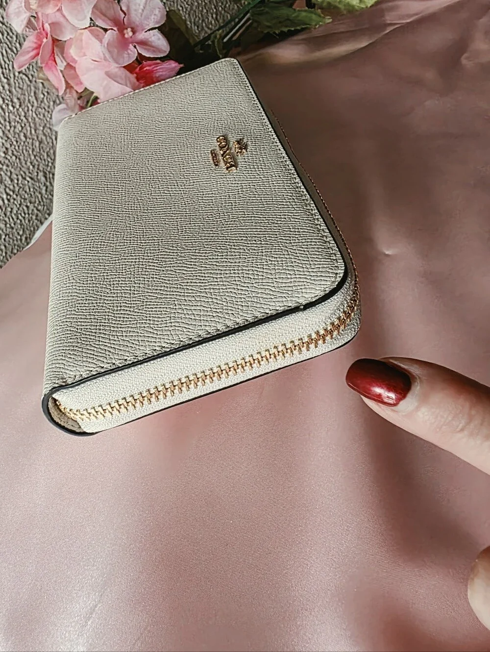 Coach chalk White   Long Zip Around Accordion Wallet /Wristlet